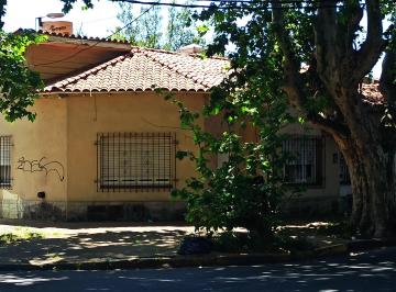 Casa de 3 ambientes, Lomas de Zamora · Chalet de 2 Dorm. y Cochera Apto Credito