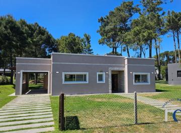 DEI-DEI-1546_2 · Casa 3 Dorm. en Alquiler Temporario en Pinamar Zona Alamos