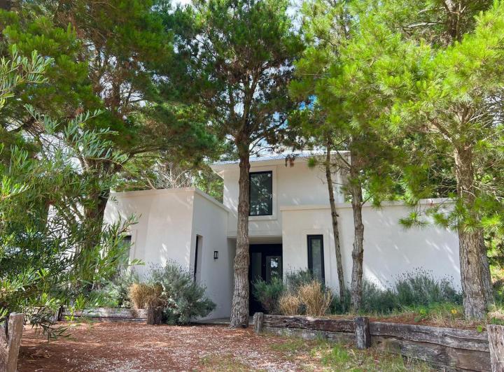 Casa · 230m² · 7 Ambientes · 2 Cocheras