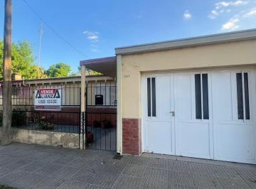 Casa · 108m² · 4 Ambientes · 1 Cochera · Casa en Barrio Este