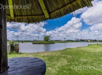 Terreno · 300m² · Venta de Lote en Barrio Laguna Azul.