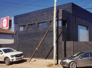 Depósito · 180m² · 4 Ambientes · Depósito Industrial con Entrada de Camiones Para Carga y Descarga