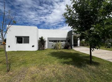 Casa · 123m² · 4 Ambientes · 2 Cocheras · Casa en Venta 4 Ambientes, en Santa Ines - Canning