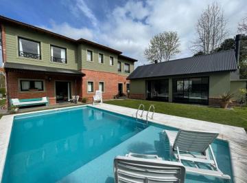 Casa · 200m² · 4 Ambientes · Casa en Alquiler Temporada Rumenco