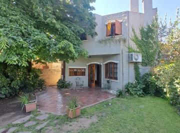 Casa · 130m² · 4 Ambientes · 1 Cochera · Casa en Venta Ituzaingó Sur - Cortina Al 100