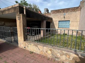 Casa · 121m² · 5 Ambientes · 1 Cochera · Casa en Fisherton Ideal Para Reciclar