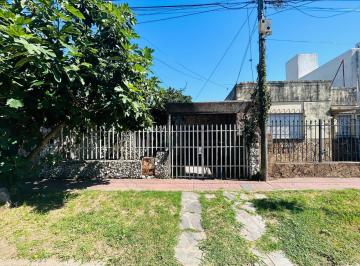 Casa · 67m² · 4 Ambientes · 1 Cochera · Casa en Barrio La Florida!