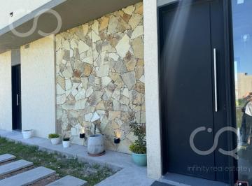 Casa · 170m² · 4 Ambientes · 2 Cocheras · Casa en Venta en Santa Clara Al Sur