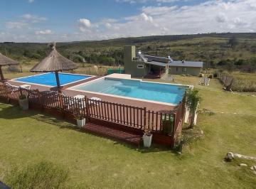 Casa · 250m² · 12 Ambientes · 4 Cocheras · Complejo de 5 Cabañas con Piscina Doble. 7556 m² de Terreno - Villa Giardino - Córdoba