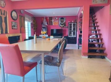 Casa · 131m² · 6 Ambientes · 1 Cochera · Venta Casa Quequén Necochea
