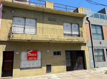 Casa · 148m² · 5 Ambientes · 1 Cochera · Casa 5 Ambientes con Fondo Libre, Quincho y Garage en Gerli