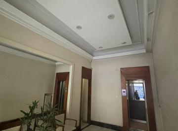 Departamento de 8 ambientes, Ciudad de Santa Fe · Espacioso Piso en Peatonal Sur