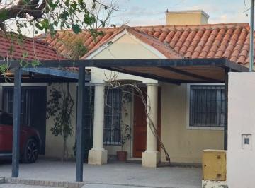 Frente · Apto Credito - Casa Barrio Marbella - Urquiza y Benavente - Villa Nueva