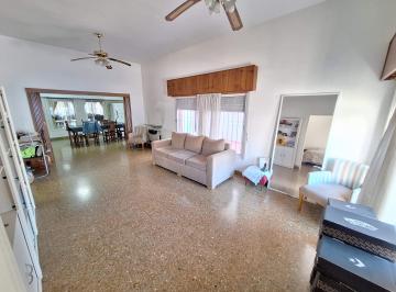 Casa de 7 ambientes, La Matanza · Gran Lote Terreno 11x68 m - C/2 Viviendas, Fondo Libre, Salon y Quincho!