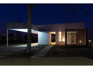 Casa · 109m² · 4 Ambientes · 2 Cocheras · Casa en Venta a Estrenar en Barrio Cerrado Pinares del Sur!