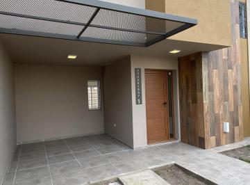 Casa · 110m² · 4 Ambientes · 1 Cochera · Venta - Lomas del Chateau - 3 Dorm. - Divino! Apto Crédito