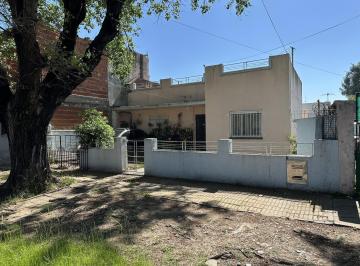 Casa · 85m² · 3 Ambientes · 1 Cochera · Santilli - Enrique Muiño 218 - Banfield Este