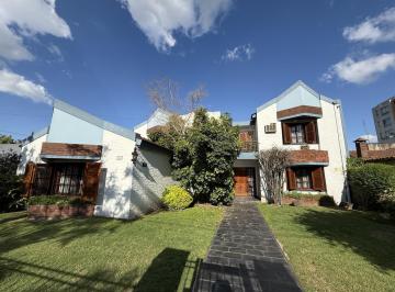 Casa · 363m² · 6 Ambientes · 3 Cocheras · En Venta y Alquiler | Importante Propiedad de Categoria en Moreno Centro con Amplio Parque, Piscina