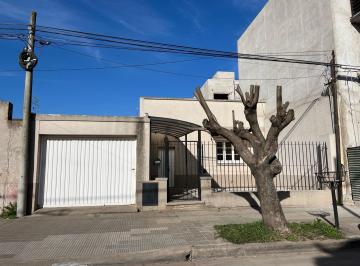 Casa · 167m² · 3 Ambientes · 1 Cochera · Casa en Lobos
