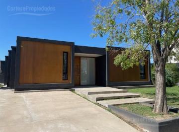Casa · 234m² · 5 Ambientes · 3 Cocheras · Casa en El Canton Golf