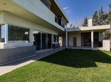Casa · 335m² · 5 Ambientes · 2 Cocheras · Venta de Casa 4 Dorm. en Palos Verdes