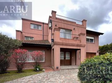 Casa · 353m² · 7 Ambientes · 1 Cochera · Casa en Venta en El Barrio Privado Bermudas, Pilar