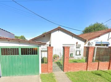 Casa · 60m² · 3 Ambientes · 1 Cochera · Venta Casa Estilo Americano La Plata