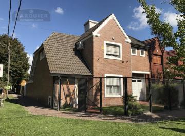 Casa · 130m² · 3 Dormitorios · 2 Cocheras · Casa - Adrogue