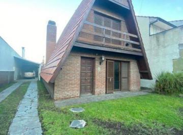 Casa · 90m² · 3 Ambientes · 1 Cochera · Chalet Alpino de Tres Ambientes
