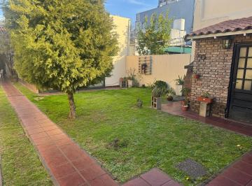 Casa de 5 ambientes, Lomas de Zamora · Muy Linda Casa, a Pasos de Todo - Apta Credito