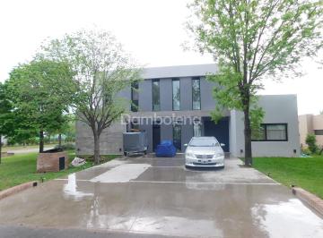 Casa · 300m² · 7 Ambientes · 2 Cocheras · Casa en Venta en El Nacional, General Rodríguez