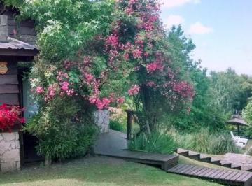 Casa · 980m² · 4 Dormitorios · 4 Cocheras · Cabañas en Sierra de Los Padres - Frente Al Golf