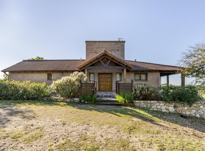 Casa · 240m² · 3 Dormitorios · 1 Cochera