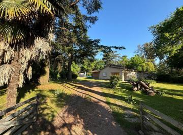 Casa · 130m² · 5 Ambientes · 1 Cochera · Casa en Villa Elisa