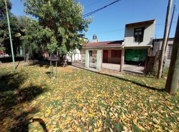 Casa · 95m² · 4 Ambientes · 1 Cochera · Casa en Venta en La Plata