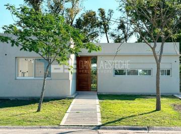 Casa · 132m² · 4 Ambientes · 2 Cocheras · Casa en Santa Emilia