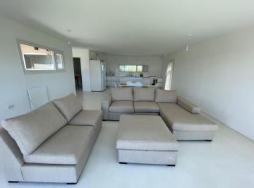 Casa · 110m² · 3 Ambientes · Casa - Mari Menuco