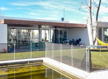 Casa · 160m² · 4 Ambientes · 2 Cocheras · Casa en San Matias - Area 2