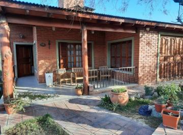 Casa · 233m² · 6 Ambientes · 1 Cochera · Casa - La Falda