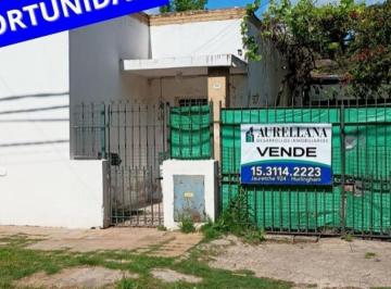Casa · 80m² · 3 Ambientes · 1 Cochera · Venta de Casa a Reciclar