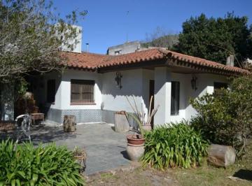Casa · 350m² · 3 Dormitorios · Casa en Venta en Lopez Camelo. Oportunidad!