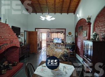 Casa · 138m² · 5 Ambientes · 1 Cochera · Venta de Casa en Castelar