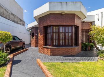 Casa · 240m² · 4 Ambientes · 4 Cocheras · Apta Crédito, Casa 3ambientes Berazategui