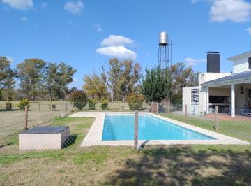 Casa · 200m² · 6 Ambientes · 2 Cocheras · Casa en Alquiler Termporario en Club de Campo La Elina, Luján