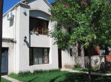 Casa · 140m² · 7 Ambientes · 2 Cocheras · Casa en Venta en Arguello Apta Credito Zona Colegios