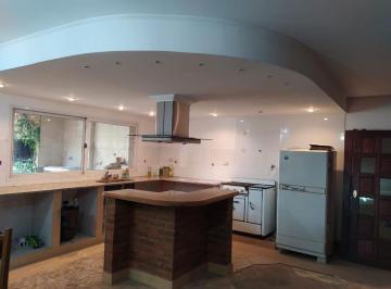 Casa · 240m² · 4 Ambientes · 2 Cocheras · Los Fresnos
