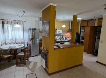 Casa · 160m² · 3 Ambientes · 1 Cochera · Venta Casa + Local y Garaje en - Uriarte Al 200, Lanús o