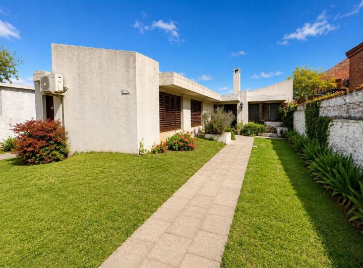 Casa · 225m² · 5 Ambientes · 2 Cocheras