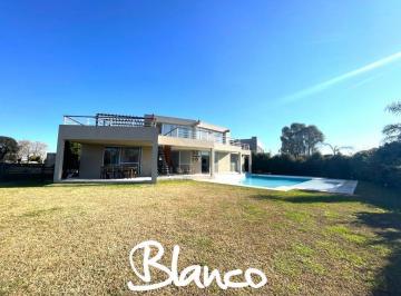 Casa · 286m² · 5 Ambientes · 2 Cocheras · Casa en Venta en Haras Santa Maria, Escobar, G. B. a. Zona Norte