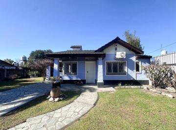 Quinta vacacional · 200m² · 3 Ambientes · 3 Cocheras · Casa 3 Ambientes - Merlo